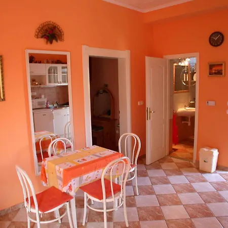 Vakantiehuis 10 *